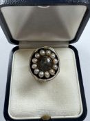 Antique rose gold ring with circular enamelled panel central circular glass panel inset with plaited