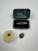 Antique cased 15ct gold bar brooch with filagree overlay, mared 15ct in fitted case, 2.2g together w