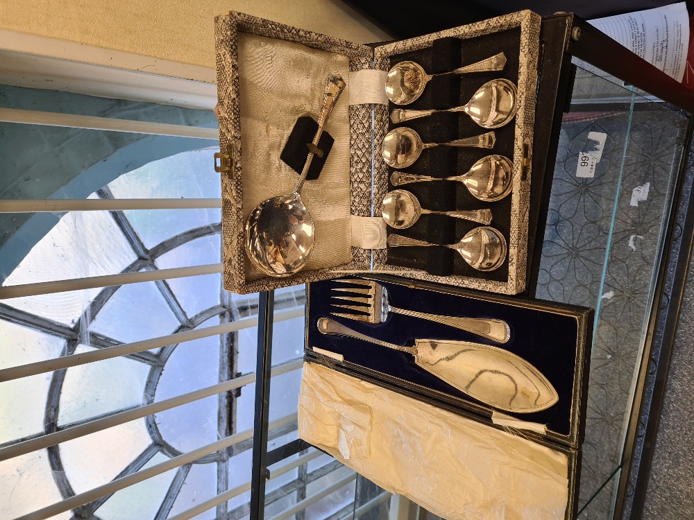 Boxed silver plated cutlery, including Fish servers - Image 2 of 2
