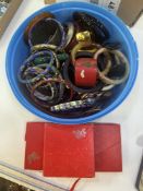 Box containing bangles to incl. Jade, Clossonne etc