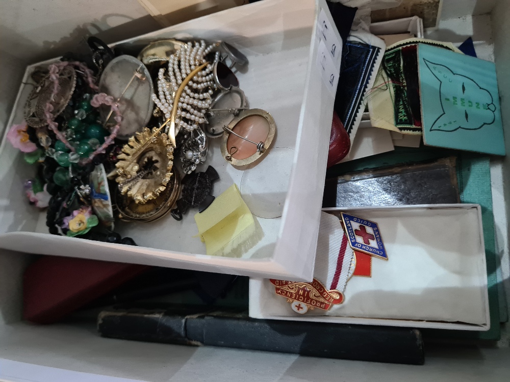 A mixed selection of cloth and enamel badges, Red Cross, Scouts, etc, costume jewellery, fountain pe - Image 2 of 6