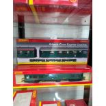 Hornby R4140 Atlantic Coach Express Coach Pack and 4 other similar coaches