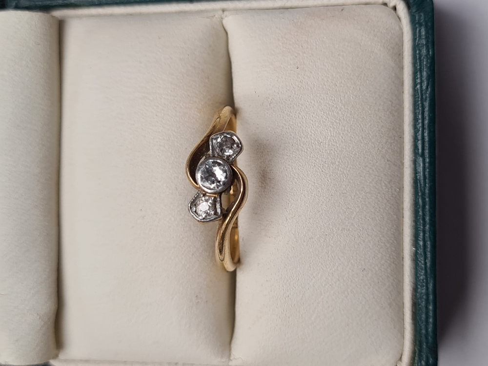 Antique 18ct yellow gold crossover design ring, with central rubover set diamond with illusion set e - Image 4 of 6