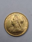 22ct yellow gold Full Sovereign, dated 1900, Victoria veiled head, Melbourne Mint, George and the Dr