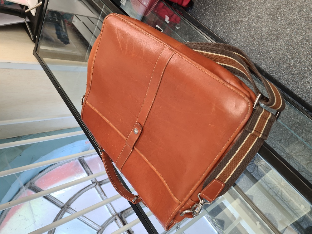 A modern tan leather satchel with shoulder strap, having internal Mulberry label - Image 2 of 4