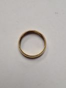 22ct gold wedding band size R, marked 22, maker S&W 6.29g