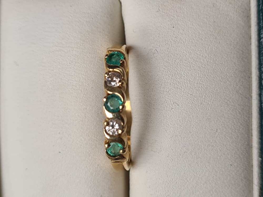 18ct yellow gold band ring inset with emeralds and diamonds, 5 round cut stones, size O, approx 3g,