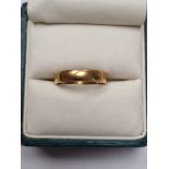 22ct gold wedding band, size O, marked 22, maker S&B 3.27g