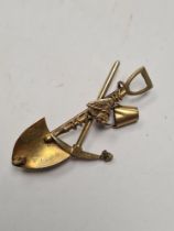 9ct yellows gold South African Shovel pick axe and bucket brooch, 4.5cm length, marked 9c, 3.95g