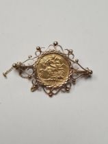 22ct gold half sovereign, dated 1912, in 9ct yellow gold decorative brooch mount, marked 375, with s