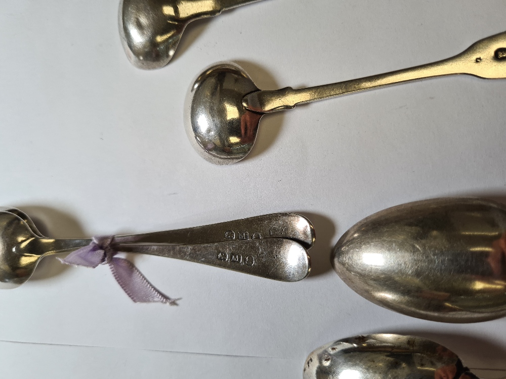 A small quality of older flatware - mainly teaspoons, to include a pair of teaspoons, and other Geor - Image 3 of 10