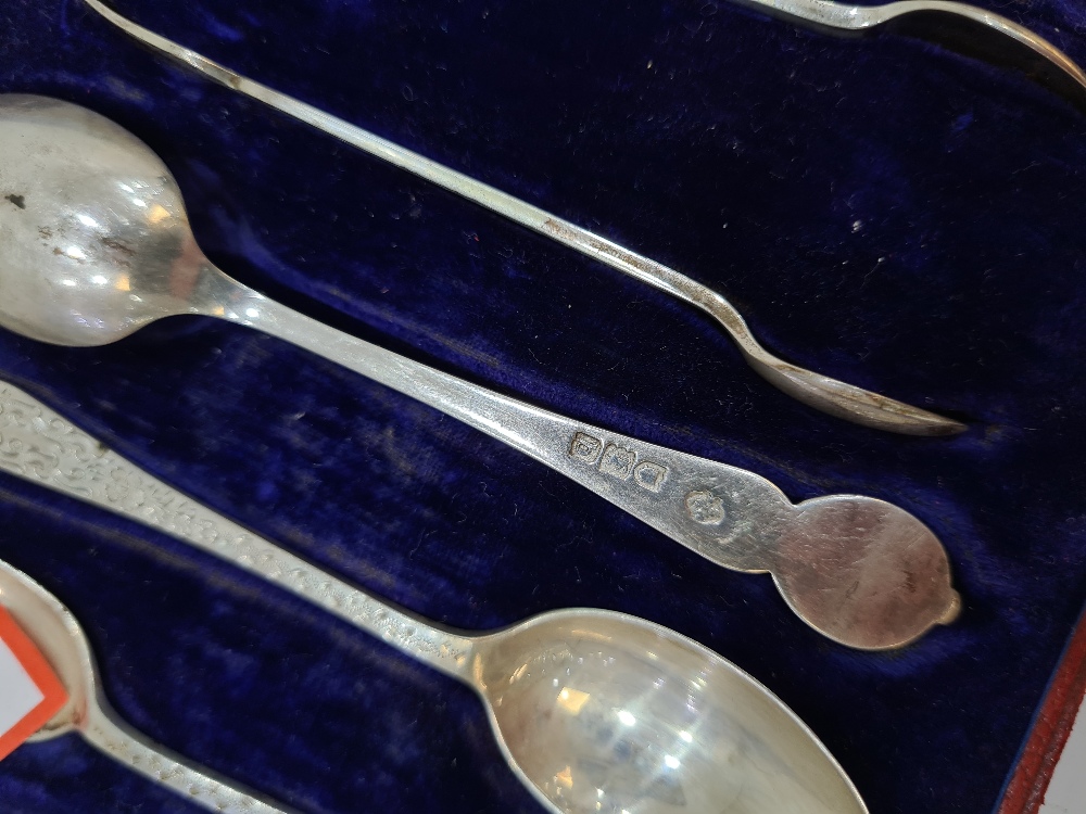 A cased set of Victorian silver teaspoons and sugar tongs. The handles being ornate and decorative, - Image 5 of 6