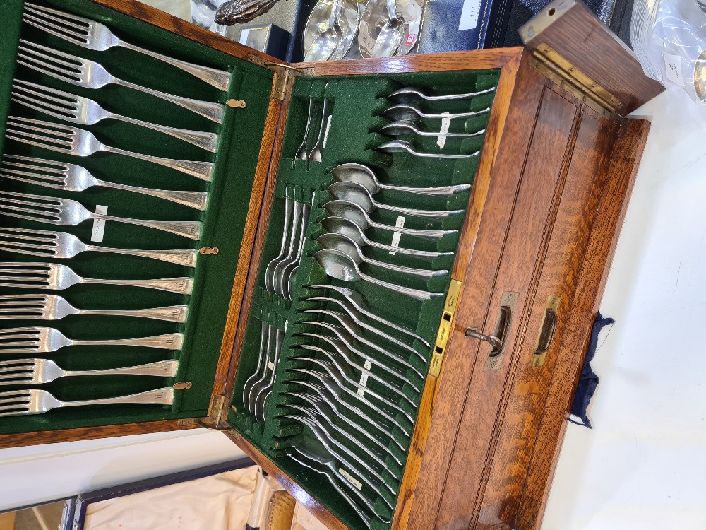 Two drawer oak cutlery cabinet, with raised lid and wing foot, fitted for 81 pieces silver flatware, - Image 4 of 16