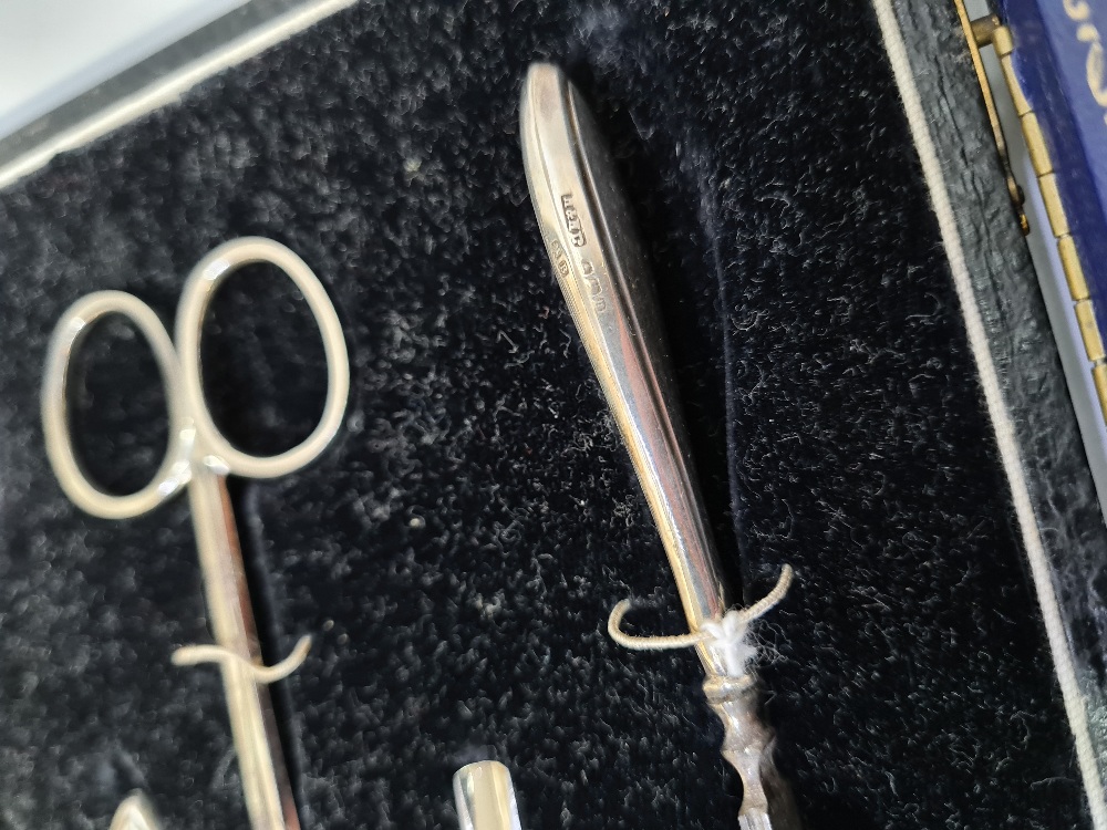 A boxed manicure set by Hanset and Harper Ltd., Birmingham 1926. Comprising silver handled items, gl - Image 4 of 4