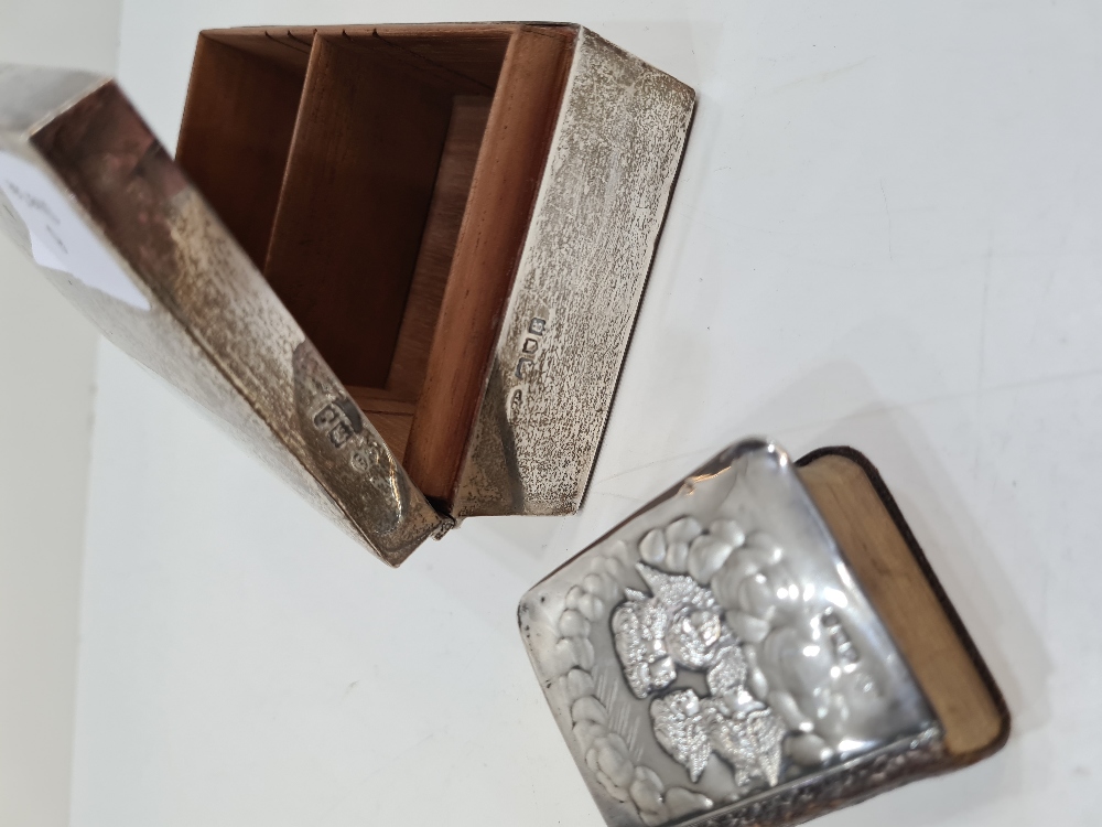 A silver Edwardian cigarette box of rectangular form having initialled and dated lid. Hallmarked Wri - Image 6 of 8