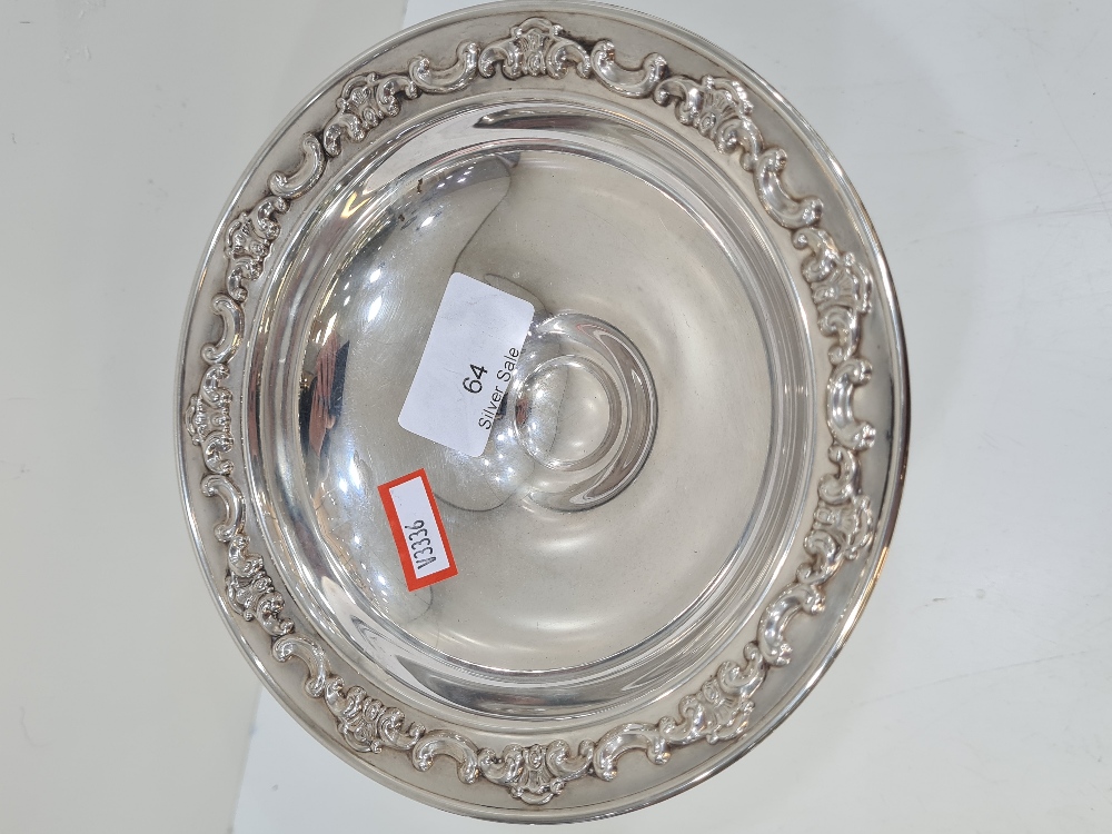 A Gorham silver bon bon dish having embossed border, on a raised pedestal circular base 17cm high, 1 - Image 2 of 3