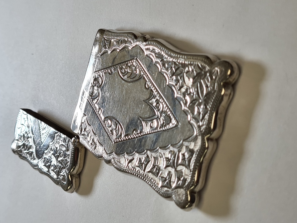 A silver card case decorative engraved body with a diamond shaped cartouche. Hallmarked Chester 1913 - Image 4 of 4