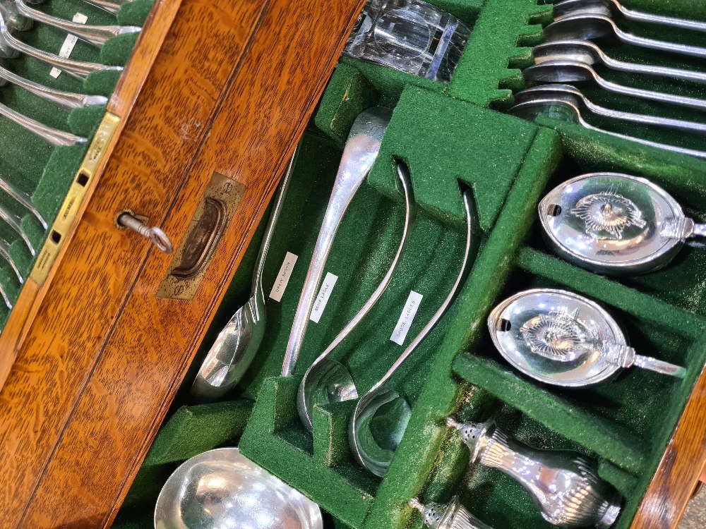 Two drawer oak cutlery cabinet, with raised lid and wing foot, fitted for 81 pieces silver flatware, - Image 8 of 8