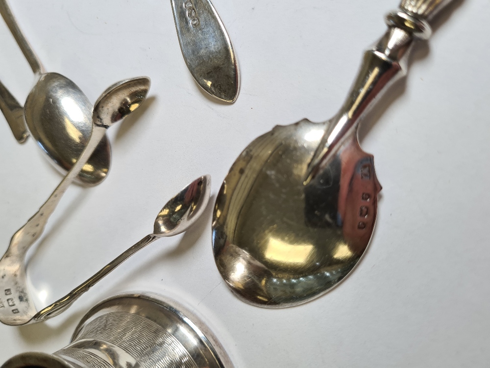 A mixed Lot of silver to include a set of six silver teaspoons, a set of five with pierced decorativ - Image 10 of 14