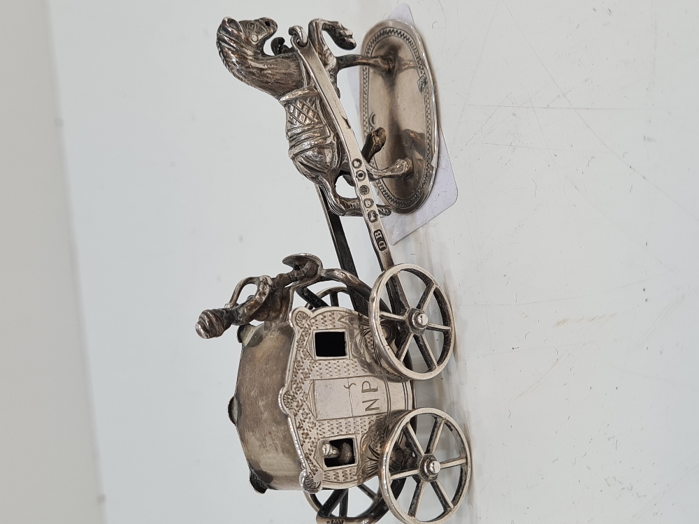 A novelty silver Victorian horse and cart having sweet design of figures inside the carriage. Detail - Image 6 of 6