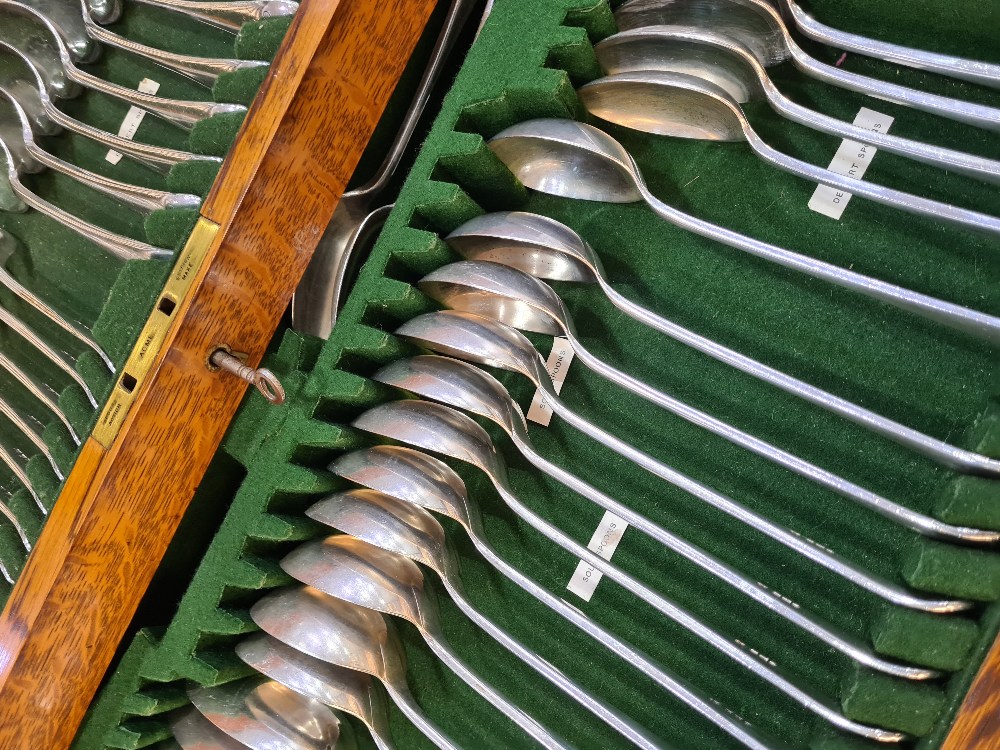 Two drawer oak cutlery cabinet, with raised lid and wing foot, fitted for 81 pieces silver flatware, - Image 7 of 16