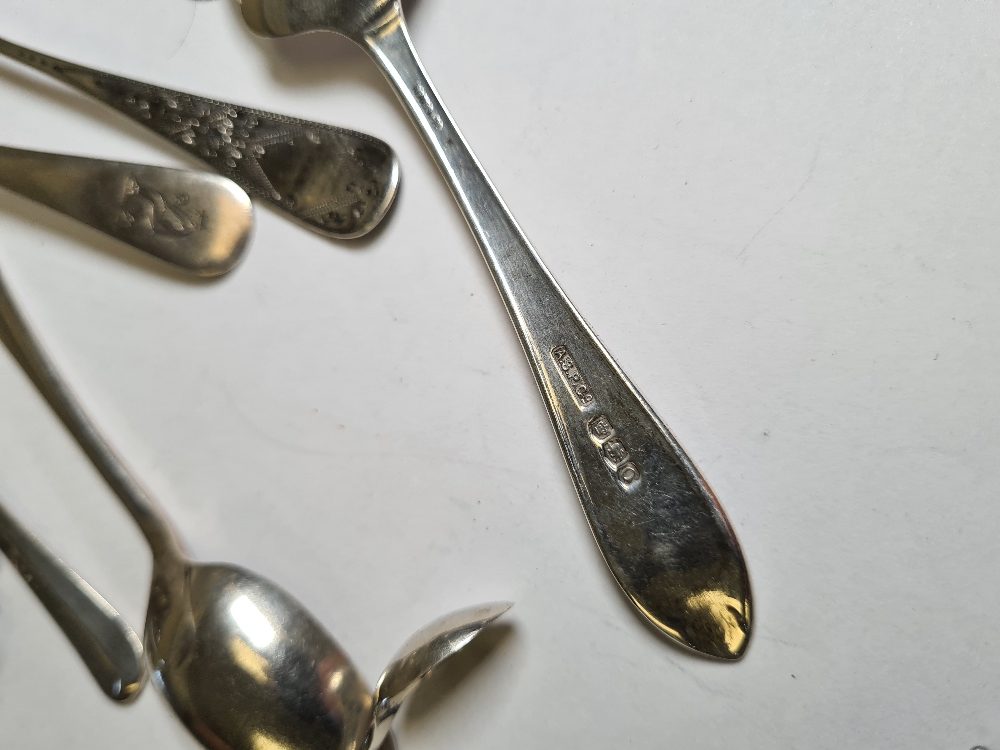 A mixed Lot of silver to include a set of six silver teaspoons, a set of five with pierced decorativ - Image 9 of 14
