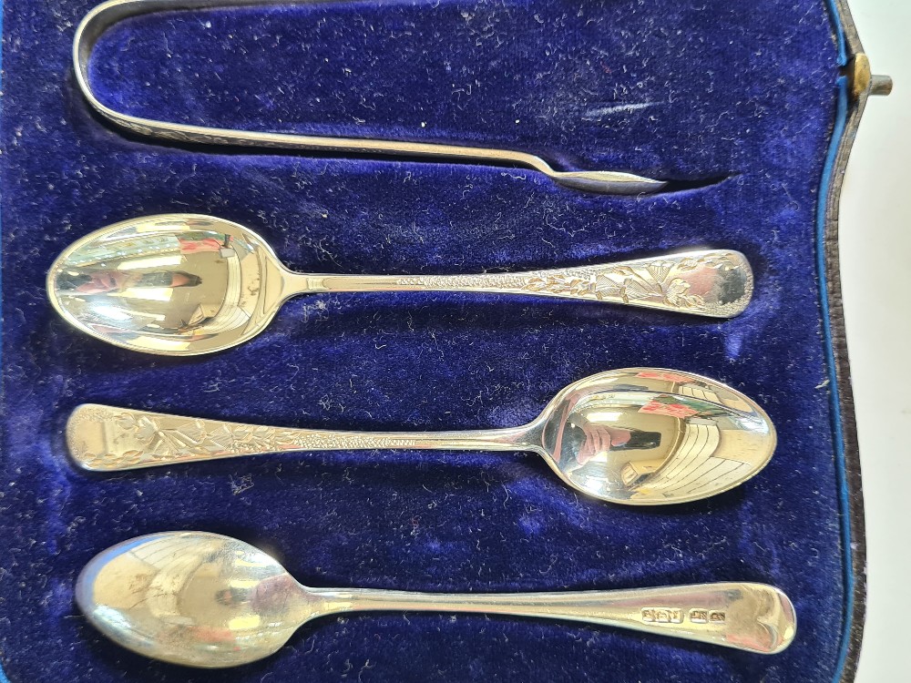 A cased set of decorative silver spoons and tongs, two silver toast racks by Hukin and Heath, a pair - Image 7 of 10