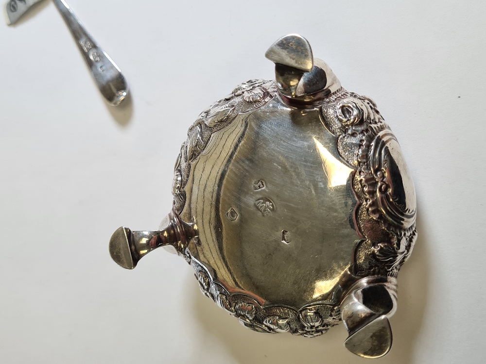 A selection of Silver Georgian Salts, comprising a pair of Silver 1738, Edward Wood, having decorati - Image 3 of 5