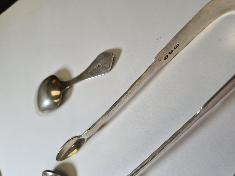 A large silver Georgian serving spoon, by Thomas Dicks, London 1825. With a similar example by Richa - Image 7 of 14