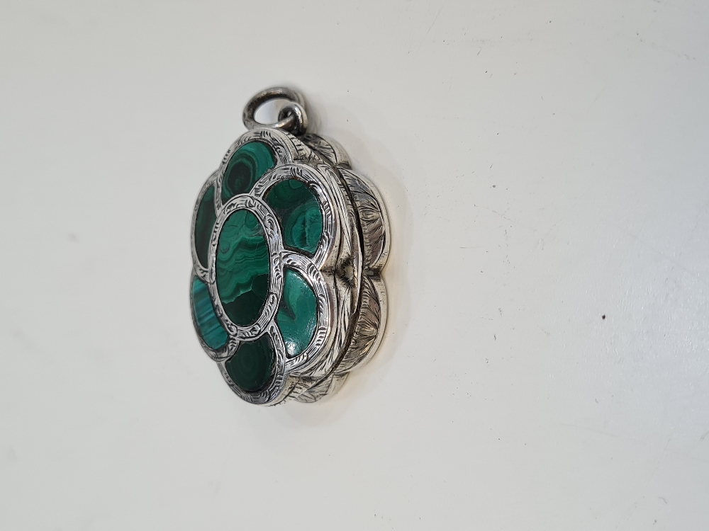 A very pretty silver vinaigrette of flower form, having green stone lid and heavily decorated base o - Image 3 of 5