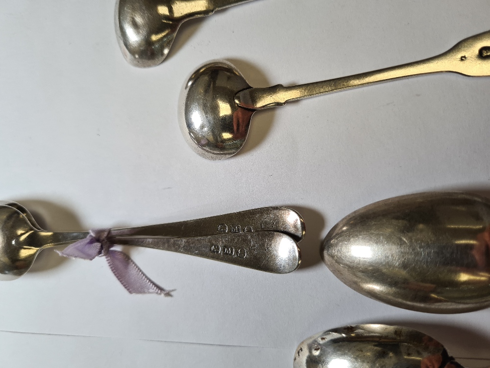 A small quality of older flatware - mainly teaspoons, to include a pair of teaspoons, and other Geor - Image 8 of 10