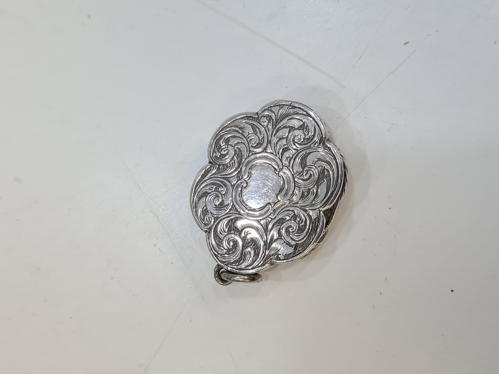 A very pretty silver vinaigrette of flower form, having green stone lid and heavily decorated base o - Image 2 of 5