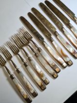 An attractive Georgian knife and fork set silver gilt with mother of pearl handles. Hallmarked by Mo