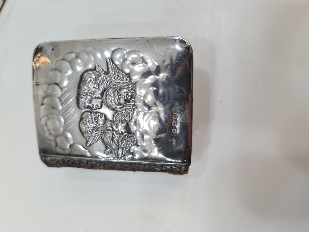 A silver Edwardian cigarette box of rectangular form having initialled and dated lid. Hallmarked Wri - Image 7 of 8