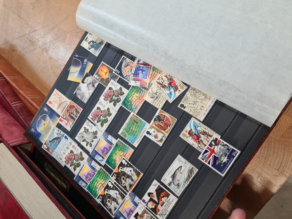 A quantity of Stamps, GB and Worldwide, mainly 20th Century, used, w cigarette card albums and packe - Image 2 of 10