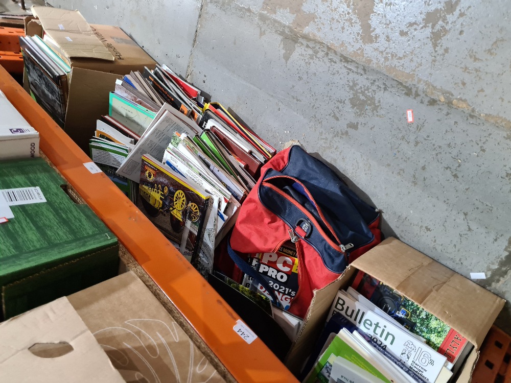 A quantity of railway related books, magazines and ephemera and miscellaneous ephemera - Image 10 of 13