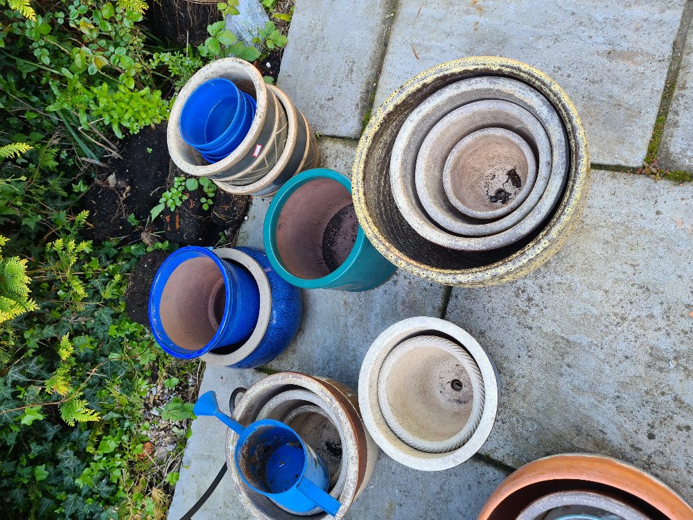 A quantity of glazed garden pots and sundry - Image 3 of 4