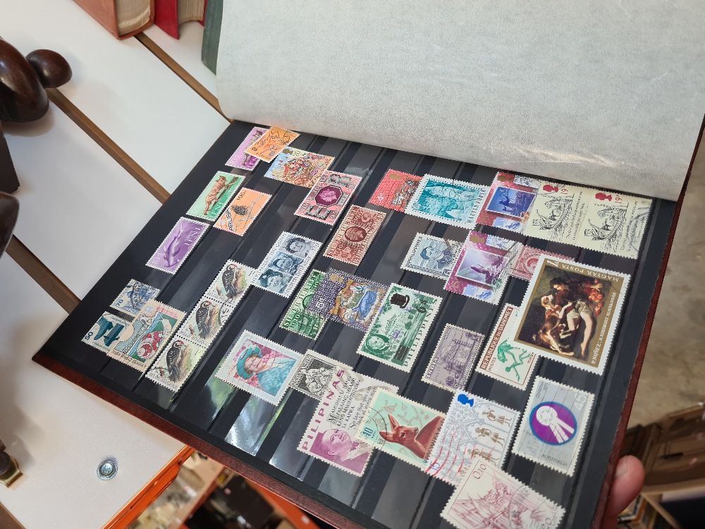 A quantity of Stamps, GB and Worldwide, mainly 20th Century, used, w cigarette card albums and packe - Image 4 of 10