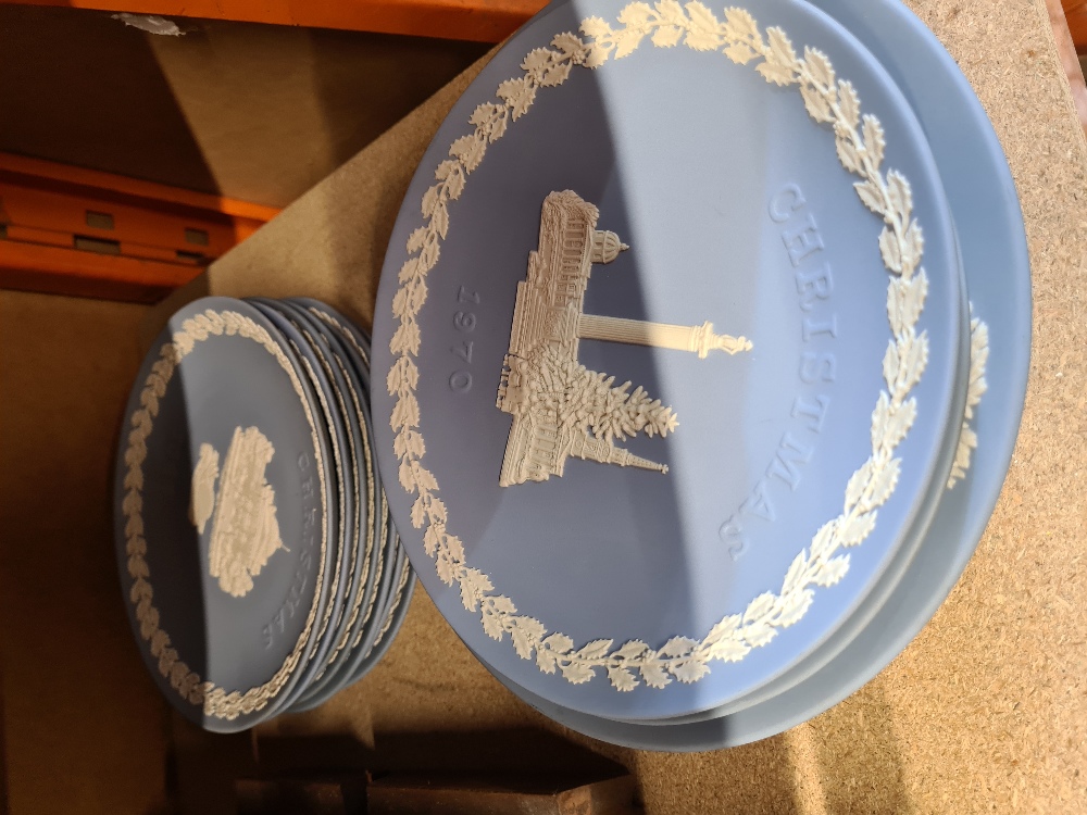 Vintage moulding planes and similar and a quantity of Wedgwood Jasperware plates - Image 2 of 3