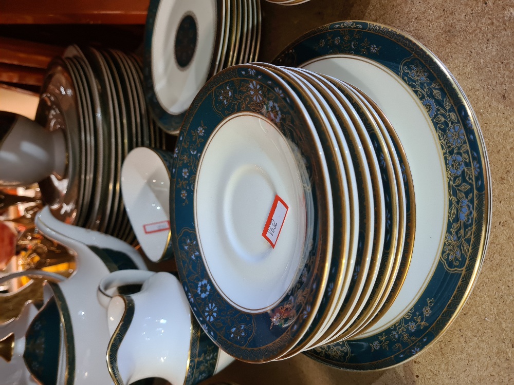 A quantity of Royal Doulton Carlyle dinner and teaware - Image 2 of 3