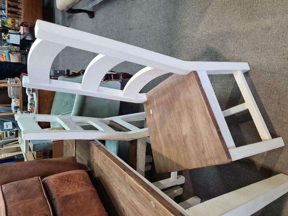 A modern oblong kitchen table having white painted legs and a set of 4 matching chairs - Image 2 of 3