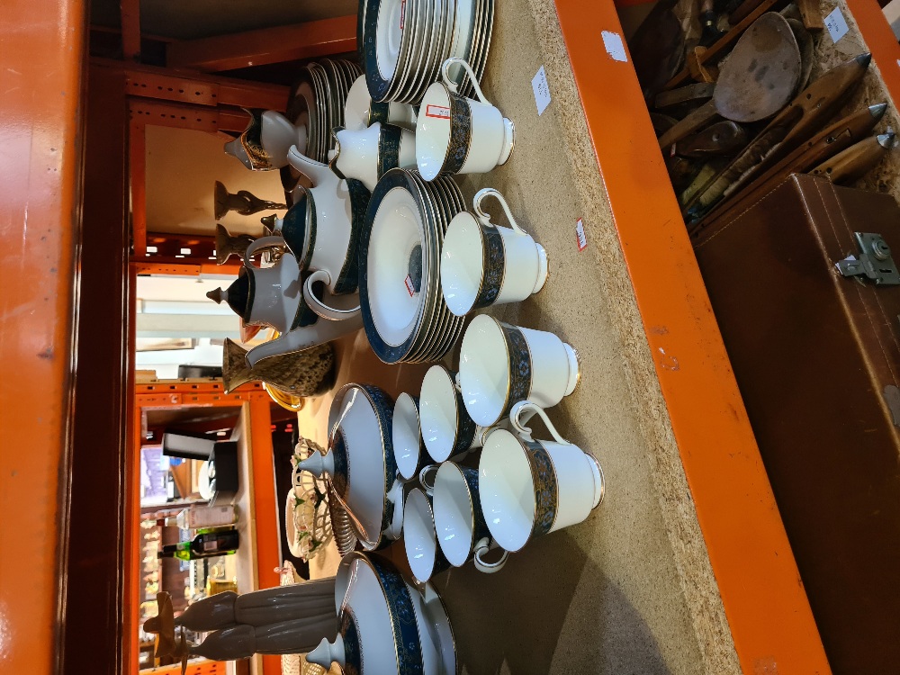 A quantity of Royal Doulton Carlyle dinner and teaware