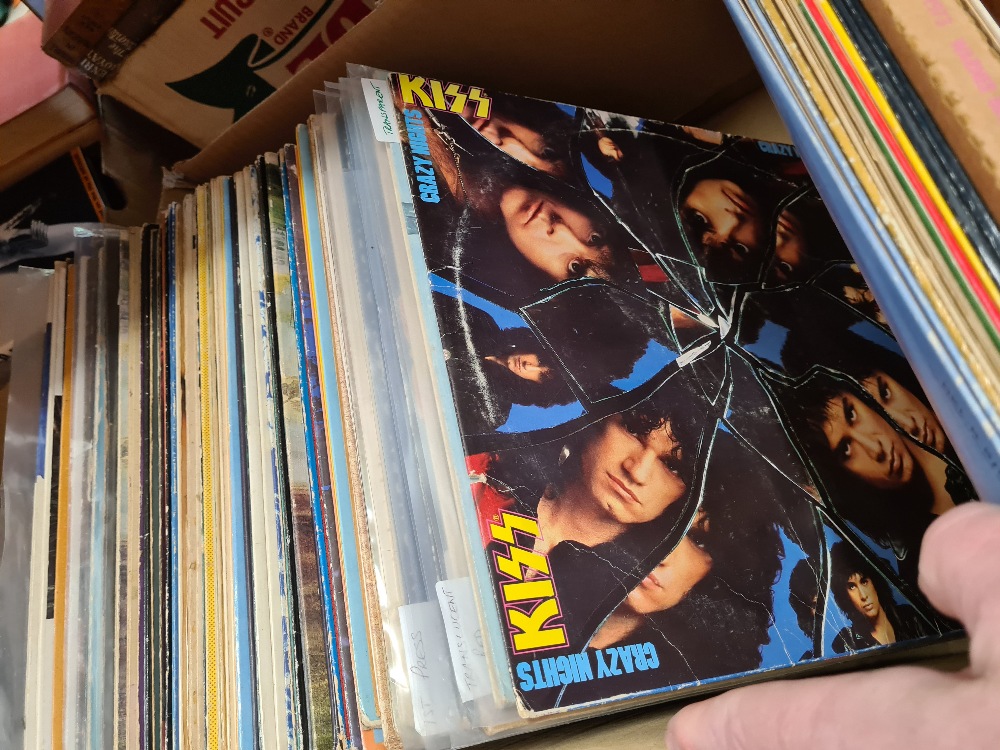 A box of Rock and Pop vinyl LPs from the 1970s and 80s including Queen, The Beatles and Pink Floyd - Image 7 of 11
