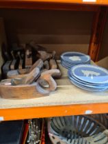 Vintage moulding planes and similar and a quantity of Wedgwood Jasperware plates