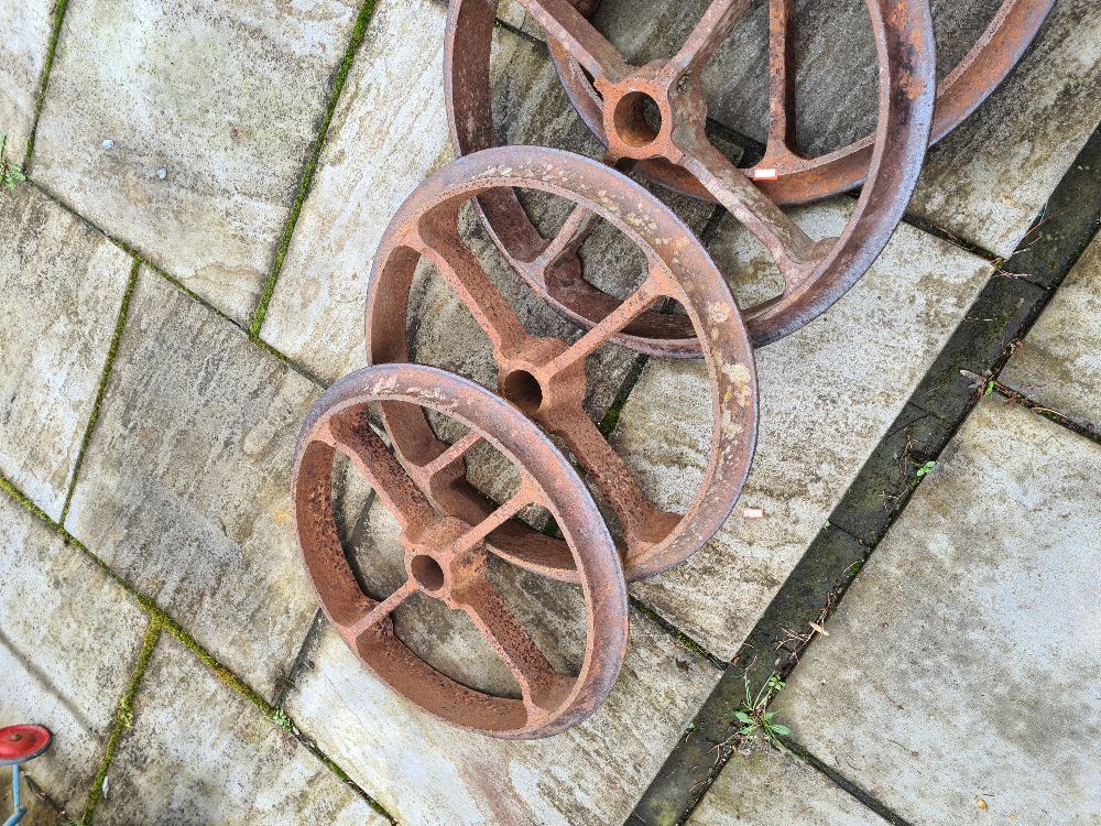 Four cast iron wheels - Image 3 of 5