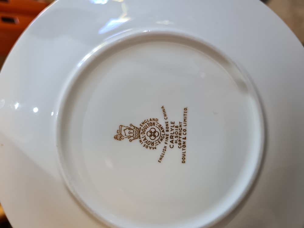 A quantity of Royal Doulton Carlyle dinner and teaware - Image 3 of 3
