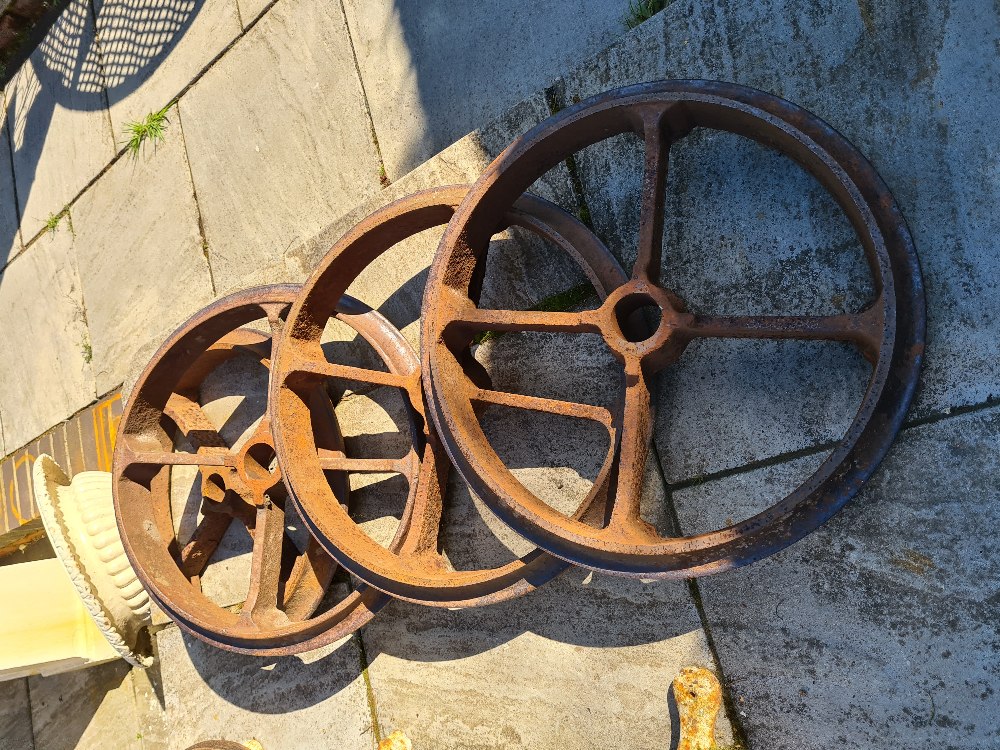 Four cast iron wheels - Image 5 of 5