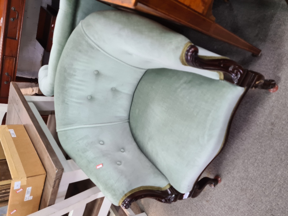 An early 20th Century button back settee, on cabriole legs - Image 2 of 2