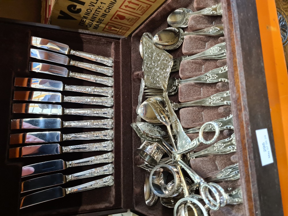 A canteen of Kings Pattern cutlery and sundry