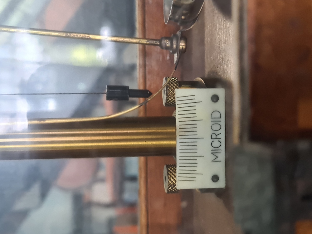 A set of Chemist scales in wooden glazed case by Griffin and Tutlock - Image 2 of 2